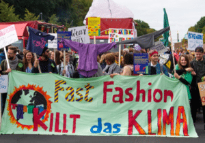 Manifestation impact de la fast fashion sur le climat