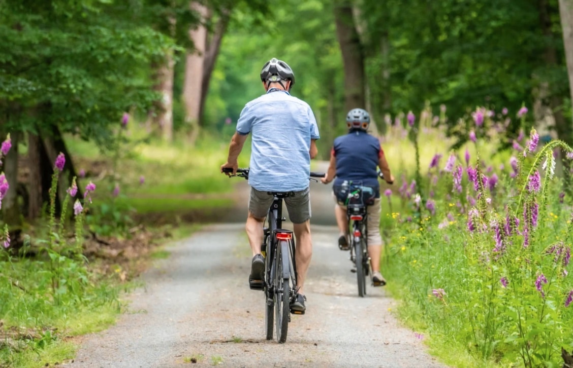 Privilégier les transports en commun ou à pied, ou vélo pour réduire son impact de gaz à effet de serre