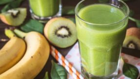 Recettes de smoothies pour l'automne, sains et naturels : kiwi banane pomme verte et banane cacao